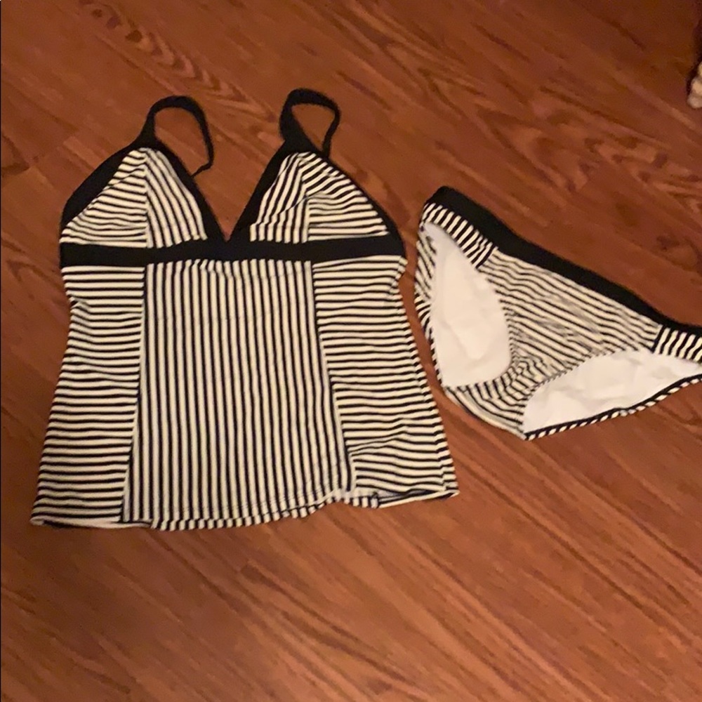 Black/white striped Athleta Tankini - EUC. Size L